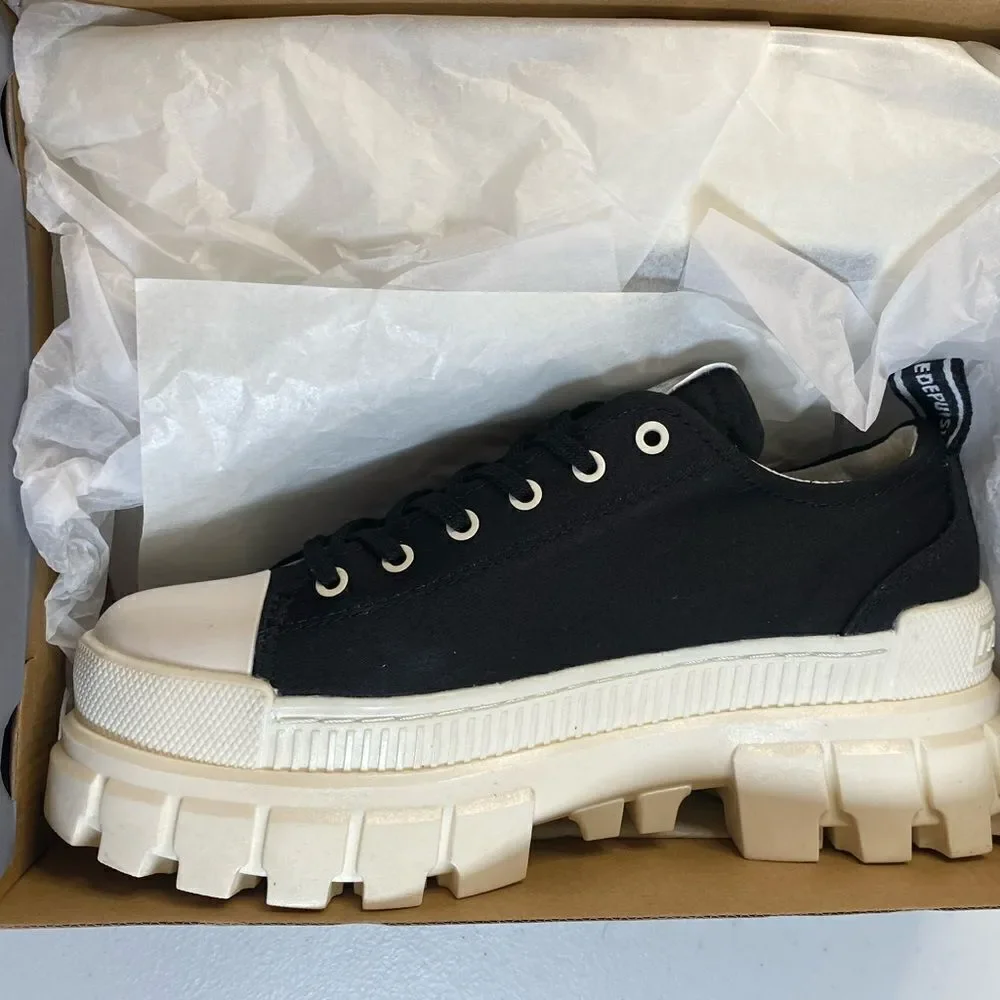 NIB Palladium Women’s Revolt Lo TX Black White Chunky Sole Sneaker Shoe - Size 8